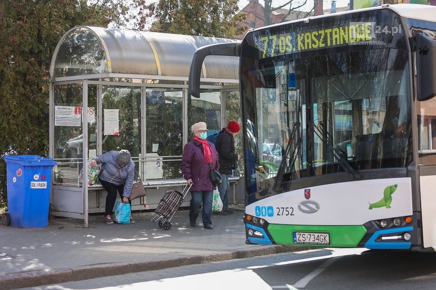 Kolejne zmiany w komunikacji. Pasażerowie siadają z dala od siebie. Obowiązkowo 