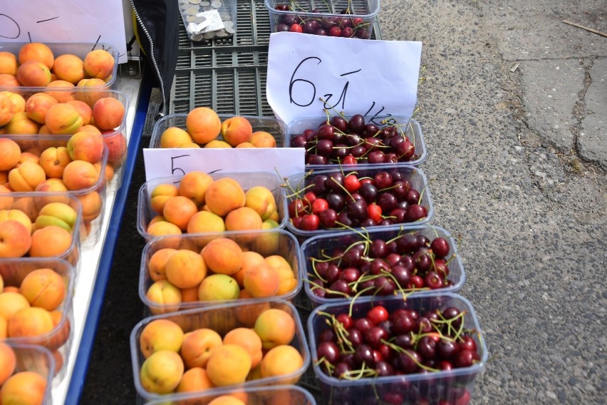 Ceny warzyw i owoców na giełdzie w Sandomierzu