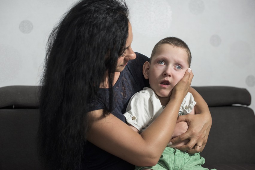 Pięcioosobowa rodzina mieszka na 39 m.kw. Ciężko chory 11-letni Hubert marzy o własnym pokoju