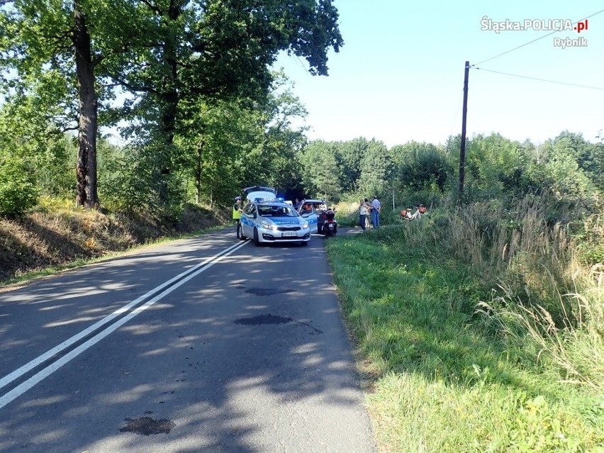 Lyski: Wypadek motorowerzysty. Uderzył w tył samochodu....