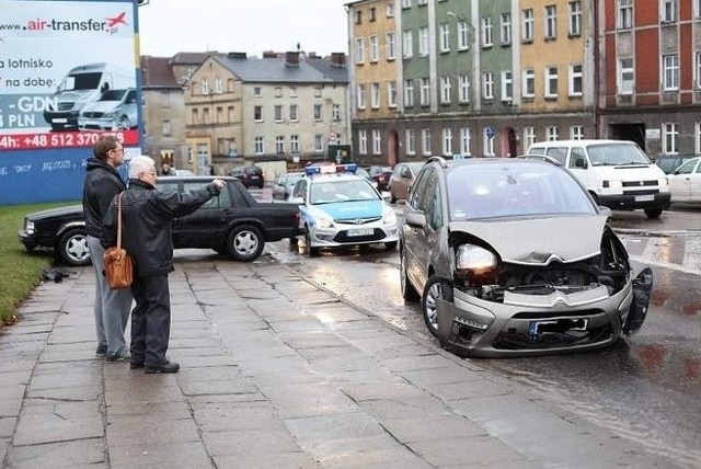 Kolizja na skrzyżowaniu ul. Kołłątaja i 3 Maja.