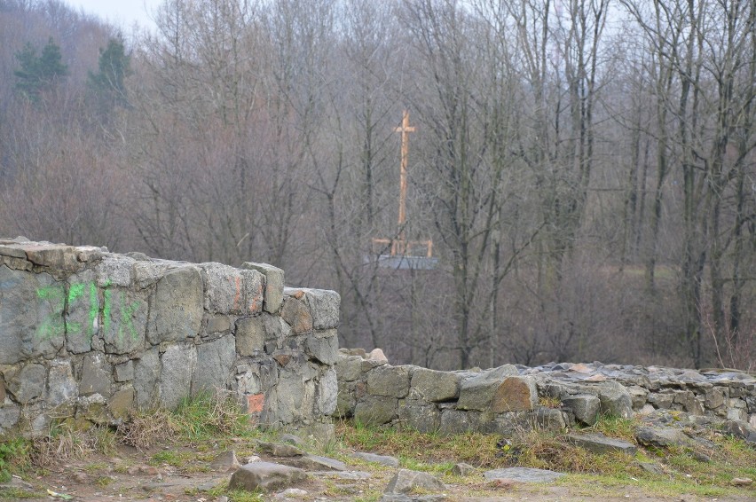 Nad Tarnowem góruje nowy krzyż na Górze św. Marcina