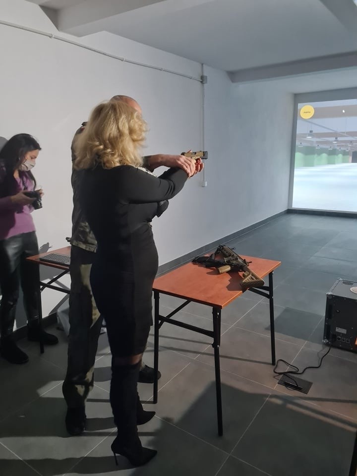 Wirtualna strzelnica dla klas mundurowych. W Prudniku powstało kolejne takie miejsce na Opolszczyźnie do nauki obsługi broni