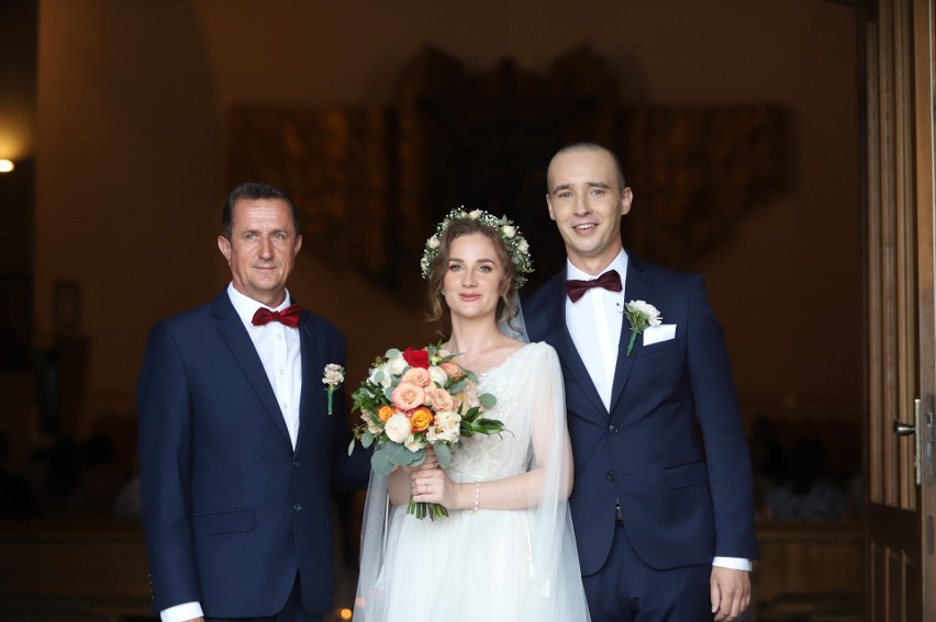 Dziennikarz sportowy Echa Dnia Damian Wiśniewski w kościele świętego Maksymiliana w Kielcach poślubił Aleksandrę. Zobaczcie zdjęcia