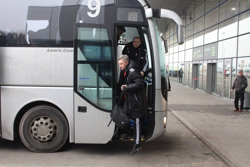 Piłkarze Górnika Zabrze wylecieli w sobotę na zgrupowanie do...