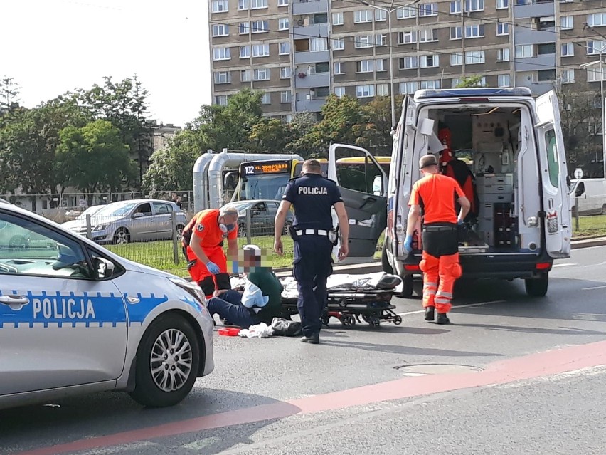 Wypadek na placu Jana Pawła II. Samochód potrącił człowieka