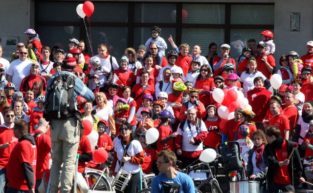 Parada rowerowa z okazji Dnia Flagi w Gdyni