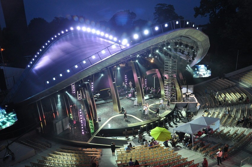 Amfiteatr w Opolu nocą