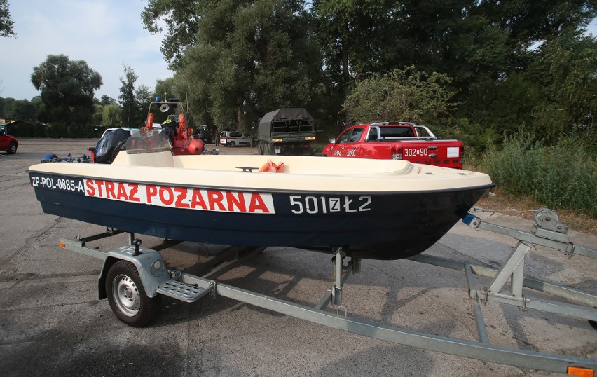 Nad oczyszczaniem Odry w okolicach Szczecina pracuje ponad trzydzieści łodzi. Śniętych ryb jest coraz mniej