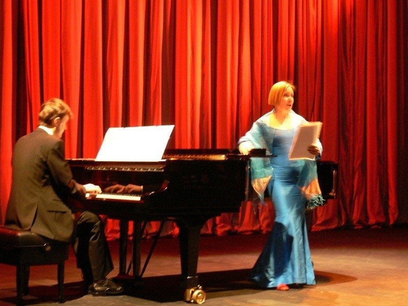 Sopranistka Katarzyna Thomas z pianistą Piotrem Szafrańcem