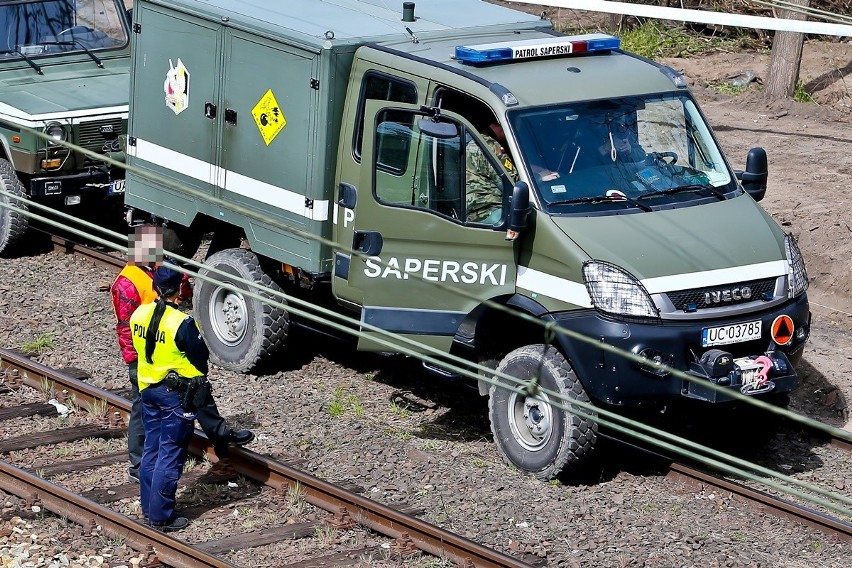 Niewybuch przy ulicy Karwińskiej. Droga zablokowana 