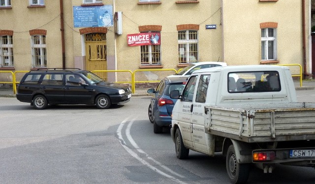 Sobotnie popołudnie na głównych ulicach Drzycimia i Gródka stało pod znakiem ciszy. Przerywały ją jedynie dgłosy silników aut przejeżdżających przez obie wsie.