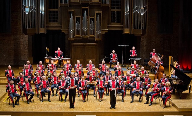 Reprezentacyjny Zespół Artystyczny Wojska Polskiego jest kontynuatorem ponad 100-letniej tradycji grup teatralno-estradowych działających przy Domach Żołnierza Polskiego w okresie II Rzeczpospolitej. Wtedy to, na osobistą prośbę Marszałka Józefa Piłsudskiego utworzono scenę żołnierską, na której „powinno się grać głównie sztuki optymistyczne i radosne, dające ludziom wiarę i nadzieję.”