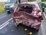 Zderzenie samochodu osobowego i ciężarówki na trasie Grodzisk - Kościan. Jedna osoba trafiła do szpitala