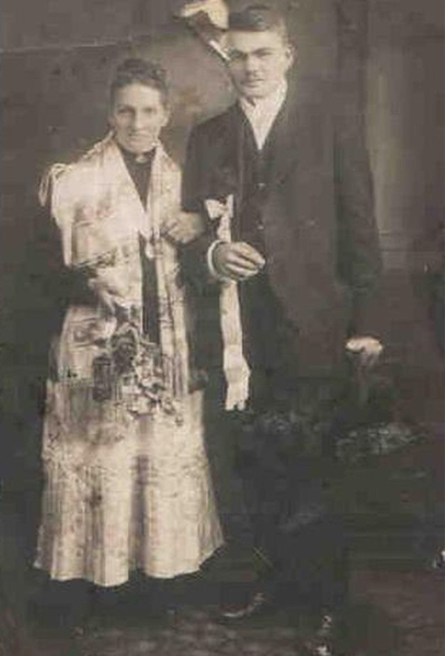 Ślubne zdjęcie Franciszka Dragona i Marii z domu Jurczyk. Para wzięła ślub 24 października 1920 roku. Siedem miesięcy później, w maju 1921 roku, Franciszek został rozstrzelany.