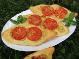 Szybka przekąska - pizzeriny z pomidorami i bazylią [PRZEPIS]