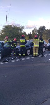 Zderzenie czterech samochodów na Junikowie. Ruch zablokowany