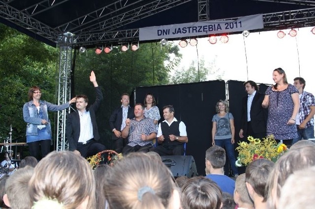 Kabaret nie poprzestał tylko na własnym występie. Do wspólnej zabawy zaprosił również mieszkańców gminy Jastrząb.