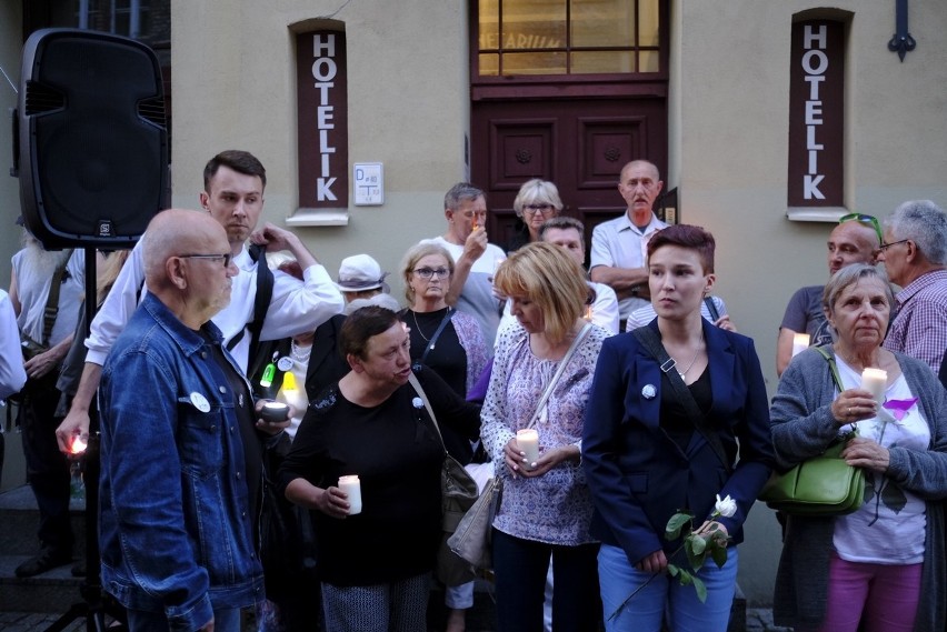 Toruń. Protest po uchwaleniu ustawy o Sądzie Najwyższym...