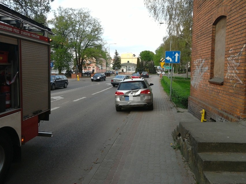 Zderzenie samochodów na ulicy Ordona w Szczecinku. Pijany sprawca (aktualizacja, zdjęcia)