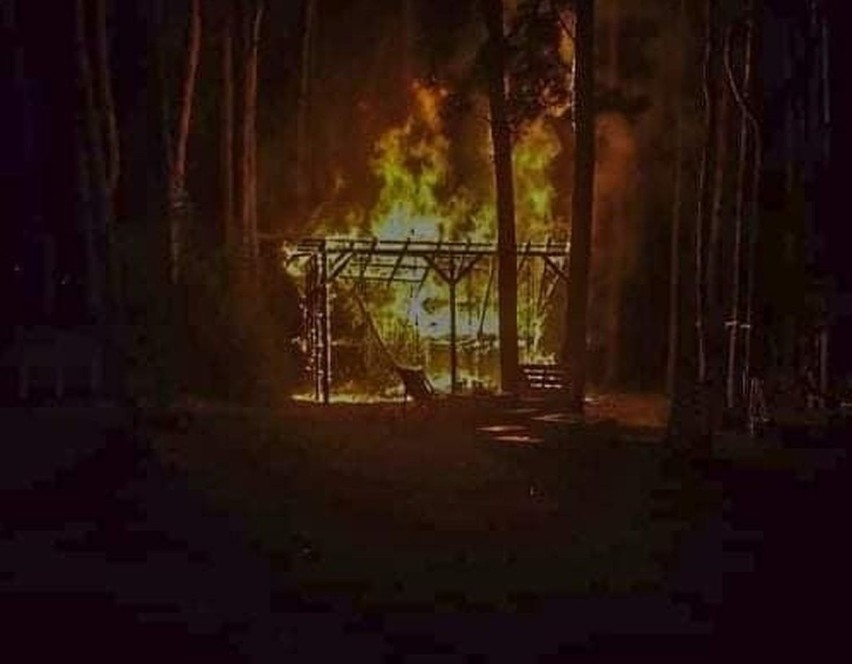 W Jedlni-Letnisku wybuchł pożar, spłonęła budka z lodami. Straty ocenia się na około 80 tysięcy złotych