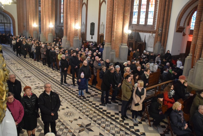 W kościołach odprawiona została liturgia Męki Pańskiej