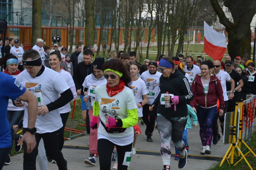 Bieg Tropem Wilczym w Miechowie. „Rączy Koń” najszybszy na wilczym szlaku. Zobacz zdjęcia uczestników 26.03.2023