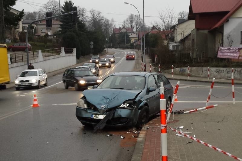 Wypadek w Krośnie. Jedna osoba ranna [ZDJĘCIA]