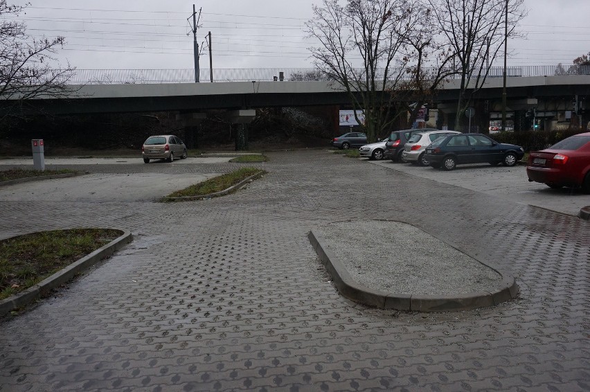 Kierowcy od nowego parkingu przy Poznańskiej wolą dziki, po...