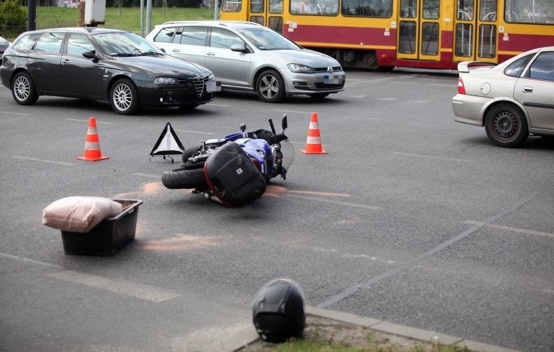 Wypadek na al. Jana Pawła II. Bus zderzył się z motocyklem [zdjęcia]