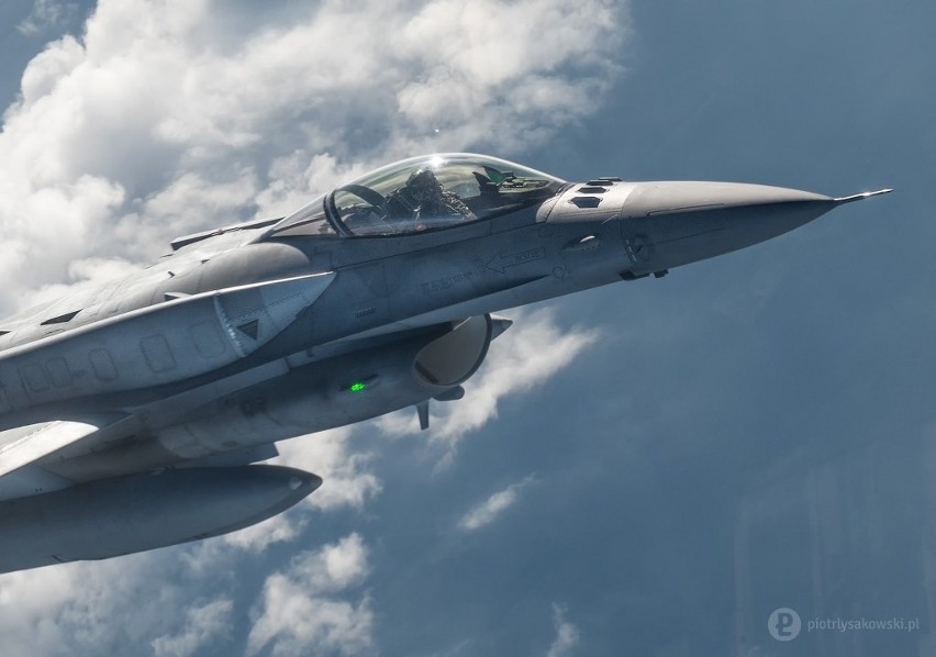 Tankowanie F-16 z powietrza