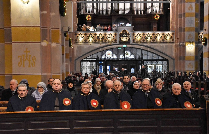 Podczas uroczystej mszy świętej z okazji 10. rocznicy...