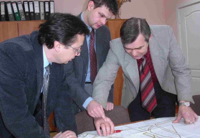 Paweł Górzyński, Marcin Hnatkowski i Adam Zdun w szczegółach przygotowali projekt utworzenia specjalnej strefy ekonomicznej w Drawsku. Teraz wszystko zależy od inwestorów.