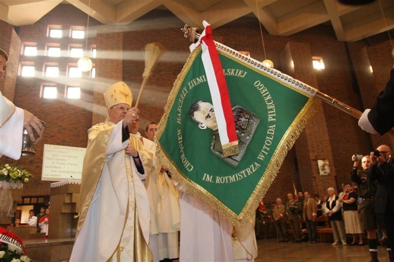 Nadanie imienia i przekazanie sztandaru Opolskiej Chorągwi...