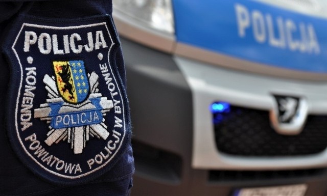 Policjanci dzisiaj w nocy w Bytowie na ul. Staszica zatrzymali do kontroli drogowej kierującego mercedesem.