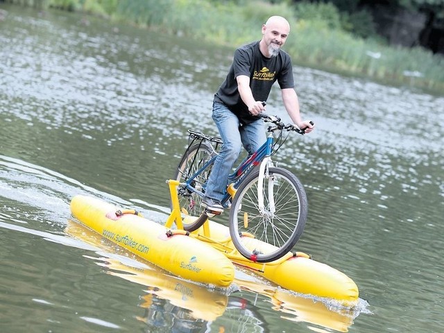 Jazda na surfbike'u jest bezpieczna. Jeśli sami tego nie chcemy, nie wywrócimy się.