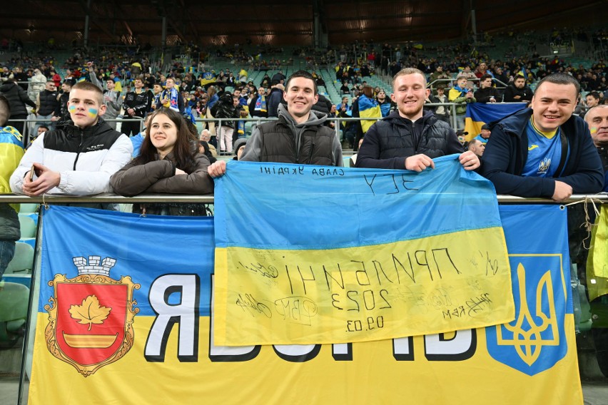 Tak piłkarze i kibice z Ukrainy świętowali we Wrocławiu awans na Euro 2024 (ZDJĘCIA)