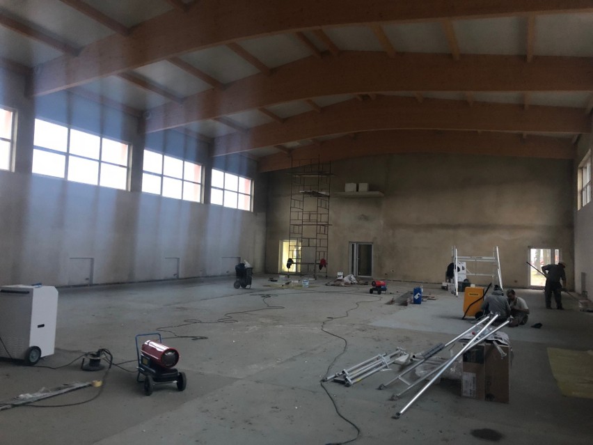 Ostatnie prace na budowie sali gimnastycznej w Kapałowie. W sobotę 15 grudnia - wielkie otwarcie (ZDJĘCIA)