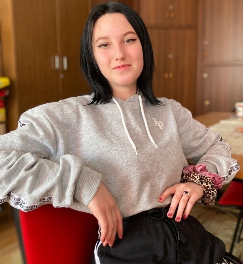 Zaginęła Weronika Pochmara z Ostrołęki. Ma 15 lat. Szuka jej rodzina i policja. 25.04.2022