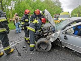 Wypadek w Kłódce pod Grudziądzem. Samochód osobowy czołowo zderzył się z ciężarówką [zdjęcia]