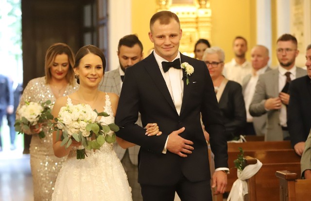 Daniel Adamiec w Kościele Garnizonowym w Kielcach poślubił wybrankę swojego serca Katarzynę.