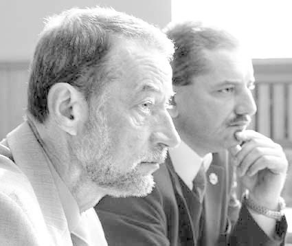Wojewoda Jan Kurp (z lewej) i Wiesław Jurkiewicz, zastępca prezydenta Przemyśla podczas spotkania w magistracie. 
