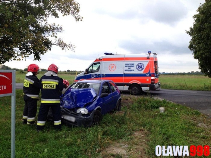 Wypadek w pobliżu Jelcza-Laskowic. Cieżarówka wjechała w samochód osobowy (ZDJĘCIA)