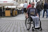 Toruń. Czy starówka jest przyjazna niepełnosprawnym?