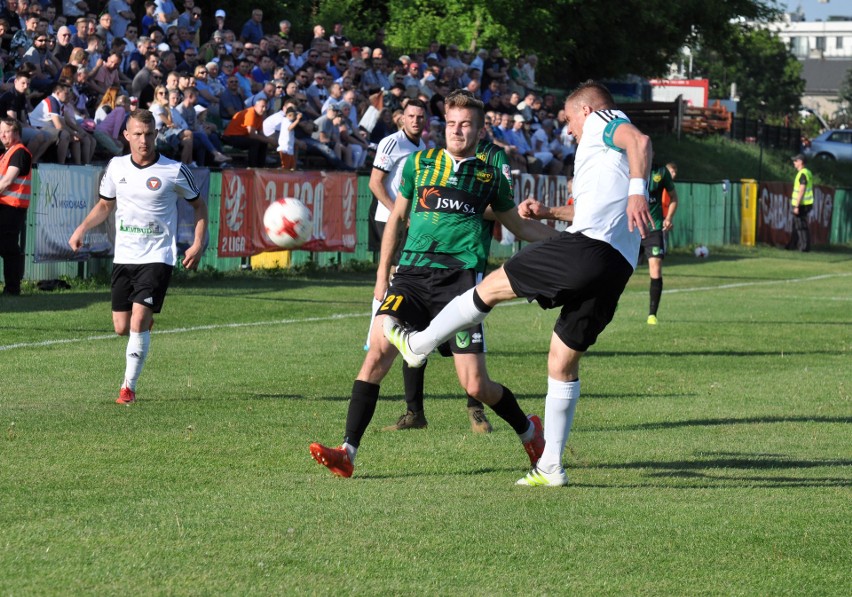 2. liga. Jak piłkarze Garbarni Kraków pokonali na własnym boisku lidera tabeli GKS 1962 Jastrzębie [ZDJĘCIA]