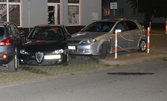 Policyjny nocny pościg ulicami Tarnobrzega. Pijany kierowca uszkodził dwa samochody. Zobacz zdjęcia