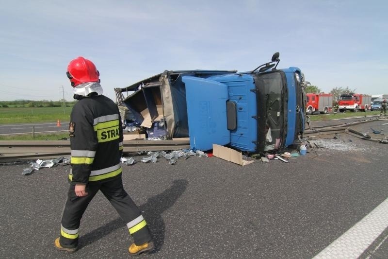 Wypadek na A4. Przewróciła się ciężarówka, 12.05.2015