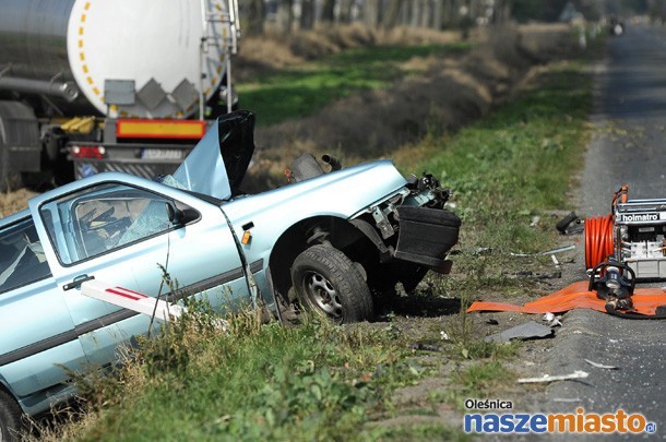 Wypadek pod Oleśnicą. Jedna osoba zginęła [ZDJĘCIA]