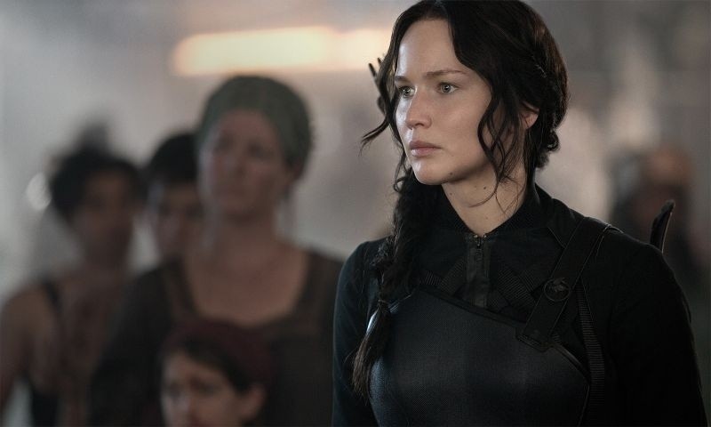 Katniss Everdeen  trafia do Dystryktu 13 po tym jak na...