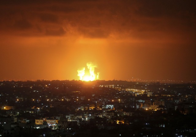 Wymiana ognia między Strefą Gazy a siłami izraelskimi była kontynuowana do sobotniego ranka.